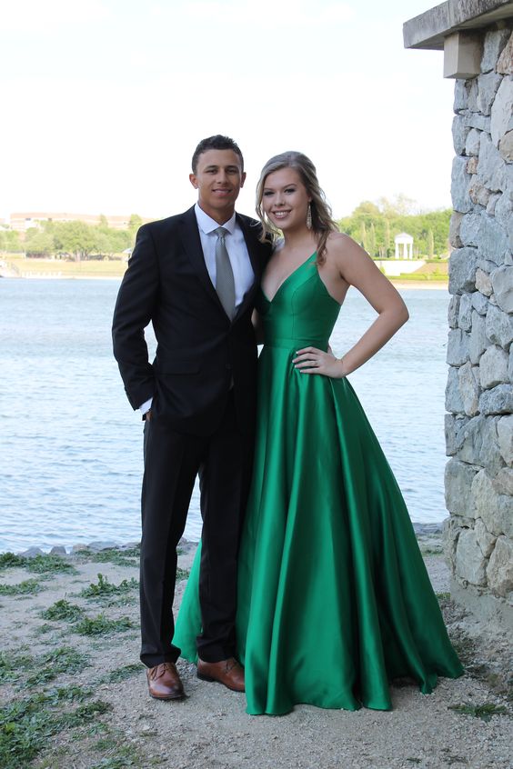 emerald green dress with black shoes